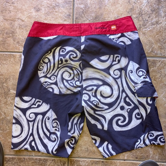 Quicksilver 31 board shorts inseam 9’ length 19” used in good shape clean - Picture 2 of 6